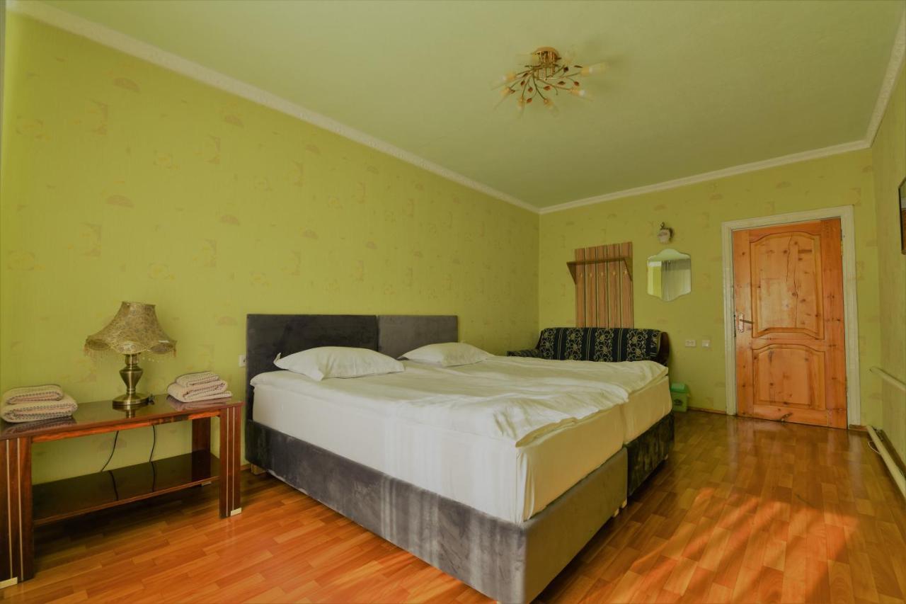 Jamilya'S B&B Guest House Karakol Exterior photo